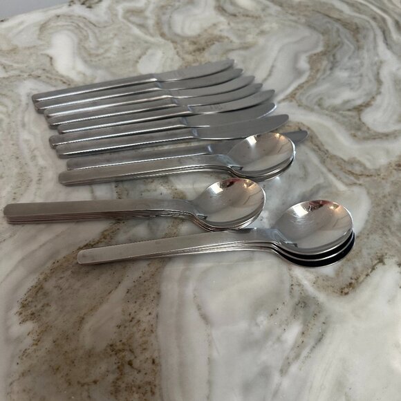 Vintage Towle Lauffer Stainless Steel Flatware Set – 9 Din Knives & 8 Soup Spoon - Picture 4 of 4